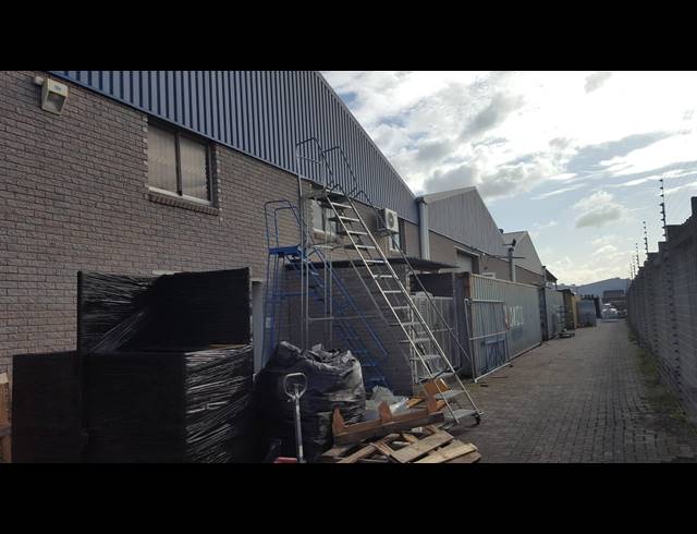 3,290M² FACTORY SOLD IN STIKLAND